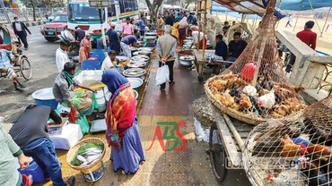 অবৈধ দখলদারদের আওতায় ফুটপাত